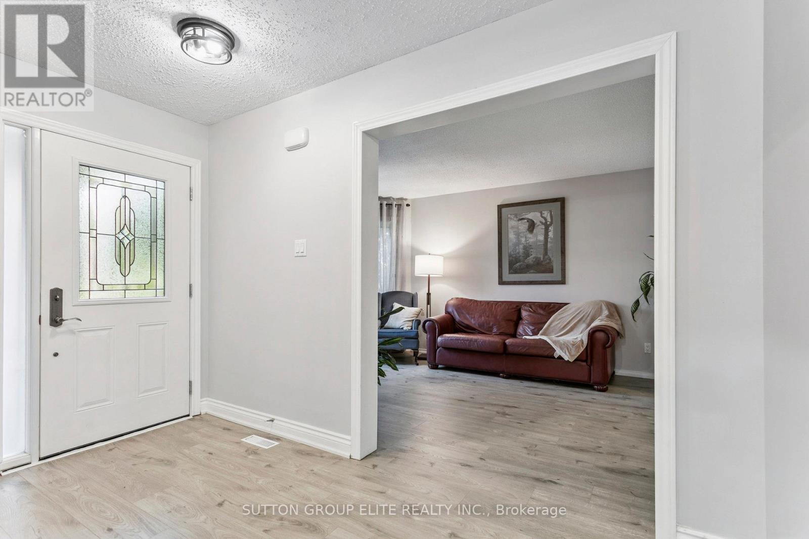 5824 Prairie Circle, Mississauga, Ontario  L5N 6B4 - Photo 4 - W12990178