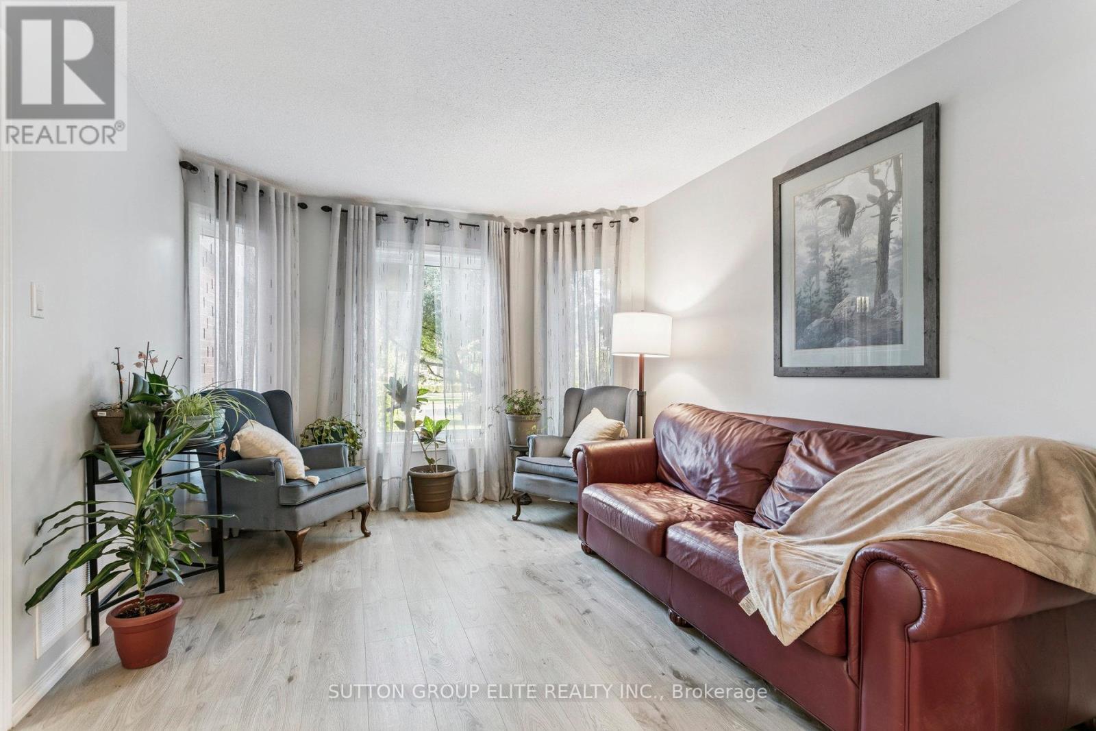 5824 Prairie Circle, Mississauga, Ontario  L5N 6B4 - Photo 5 - W12990178