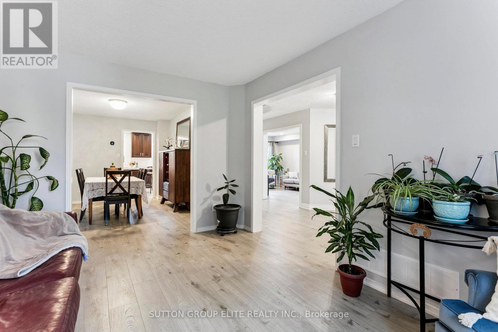 5824 Prairie Circle, Mississauga, Ontario  L5N 6B4 - Photo 6 - W12990178