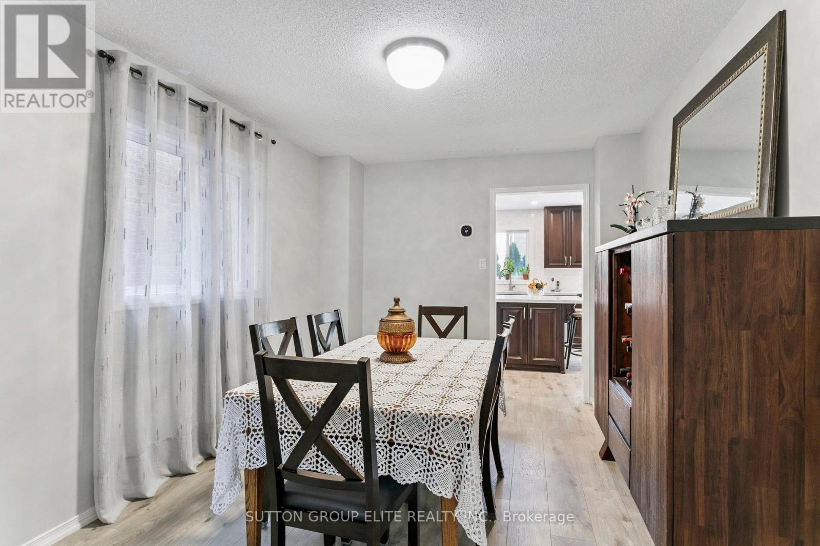 5824 Prairie Circle, Mississauga, Ontario  L5N 6B4 - Photo 8 - W12990178