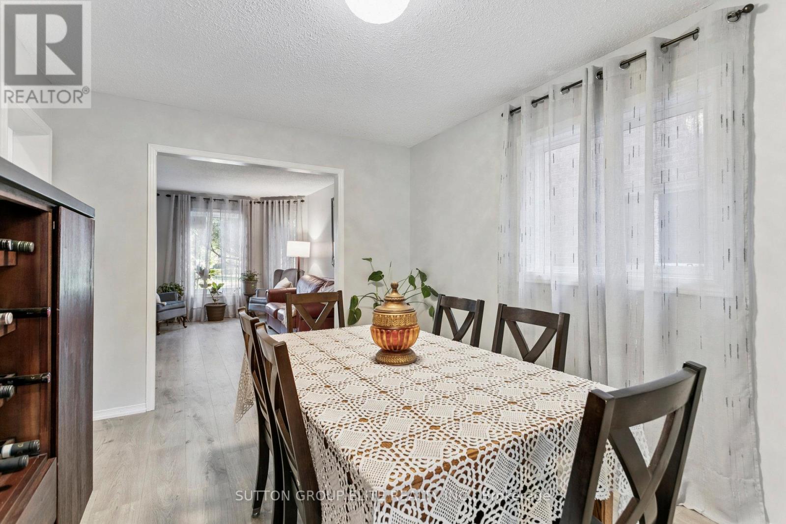 5824 Prairie Circle, Mississauga, Ontario  L5N 6B4 - Photo 9 - W12990178