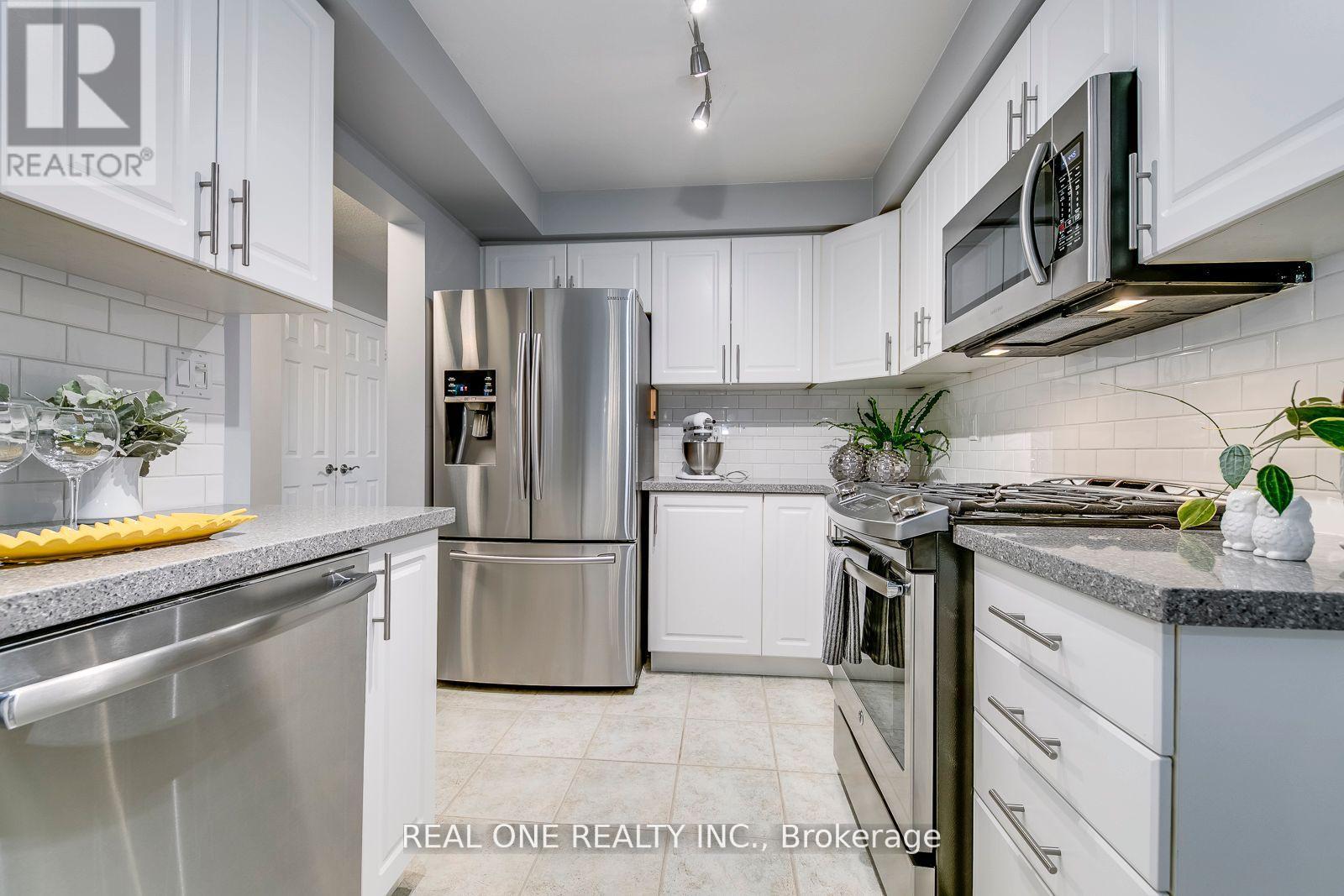 368 Kittridge Road, Oakville, Ontario  L6H 7K6 - Photo 13 - W12990206