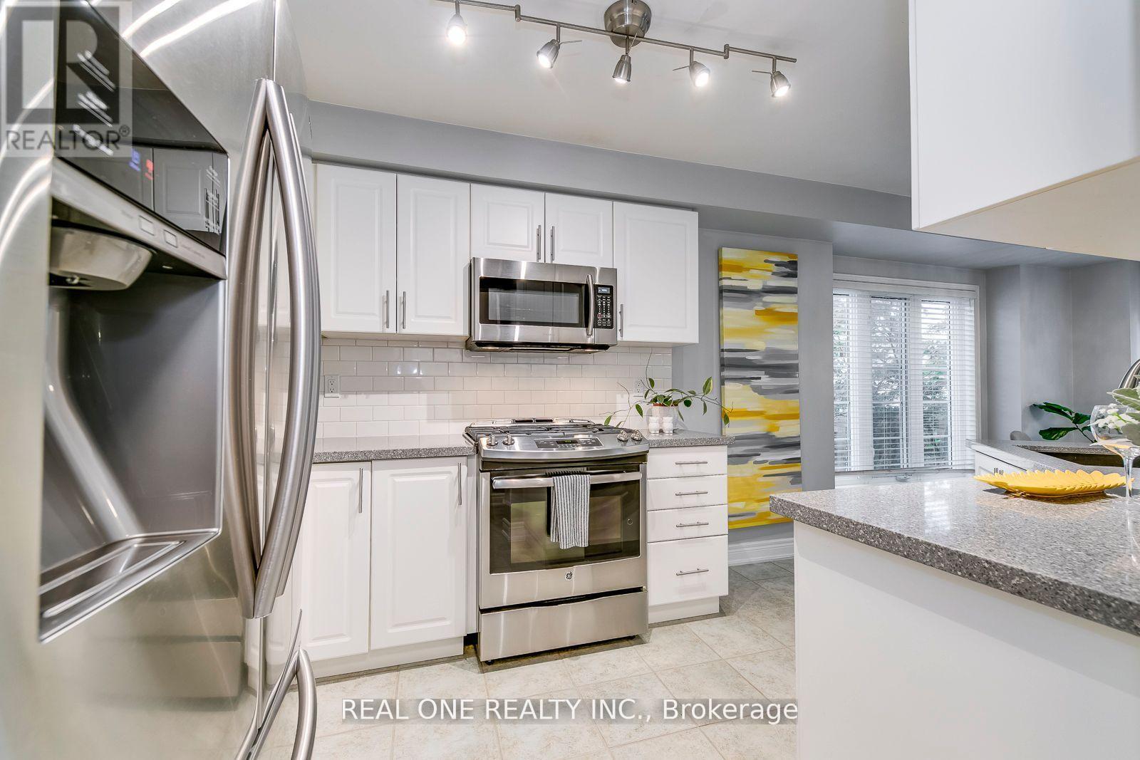 368 Kittridge Road, Oakville, Ontario  L6H 7K6 - Photo 15 - W12990206