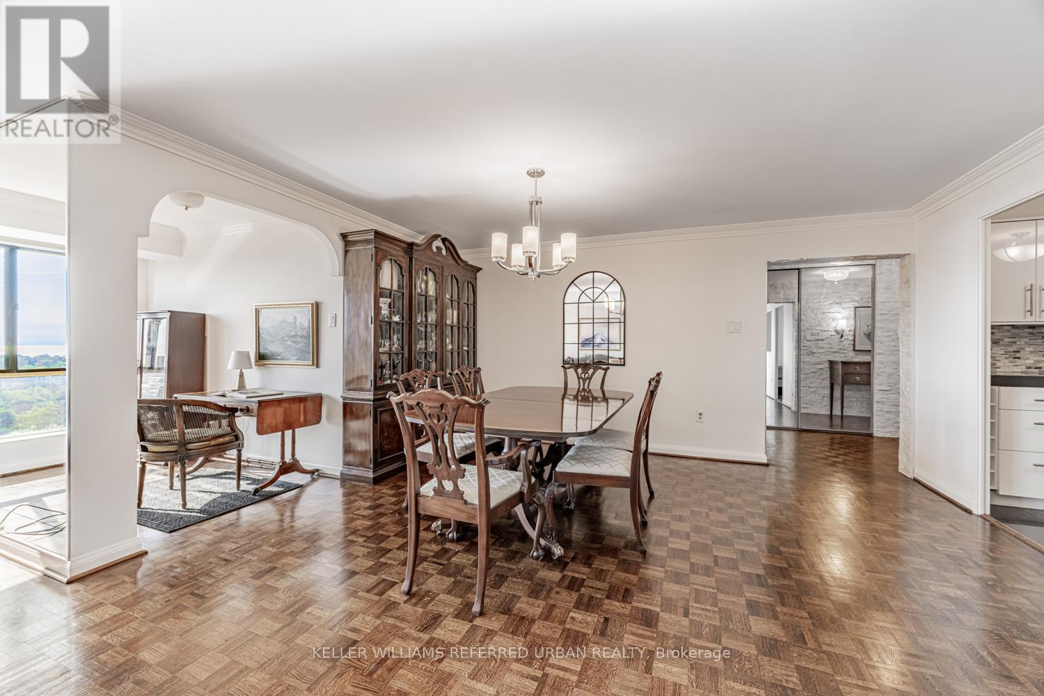 1409 - 1400 Dixie Road, Mississauga, Ontario  L5E 3E1 - Photo 4 - W12990210