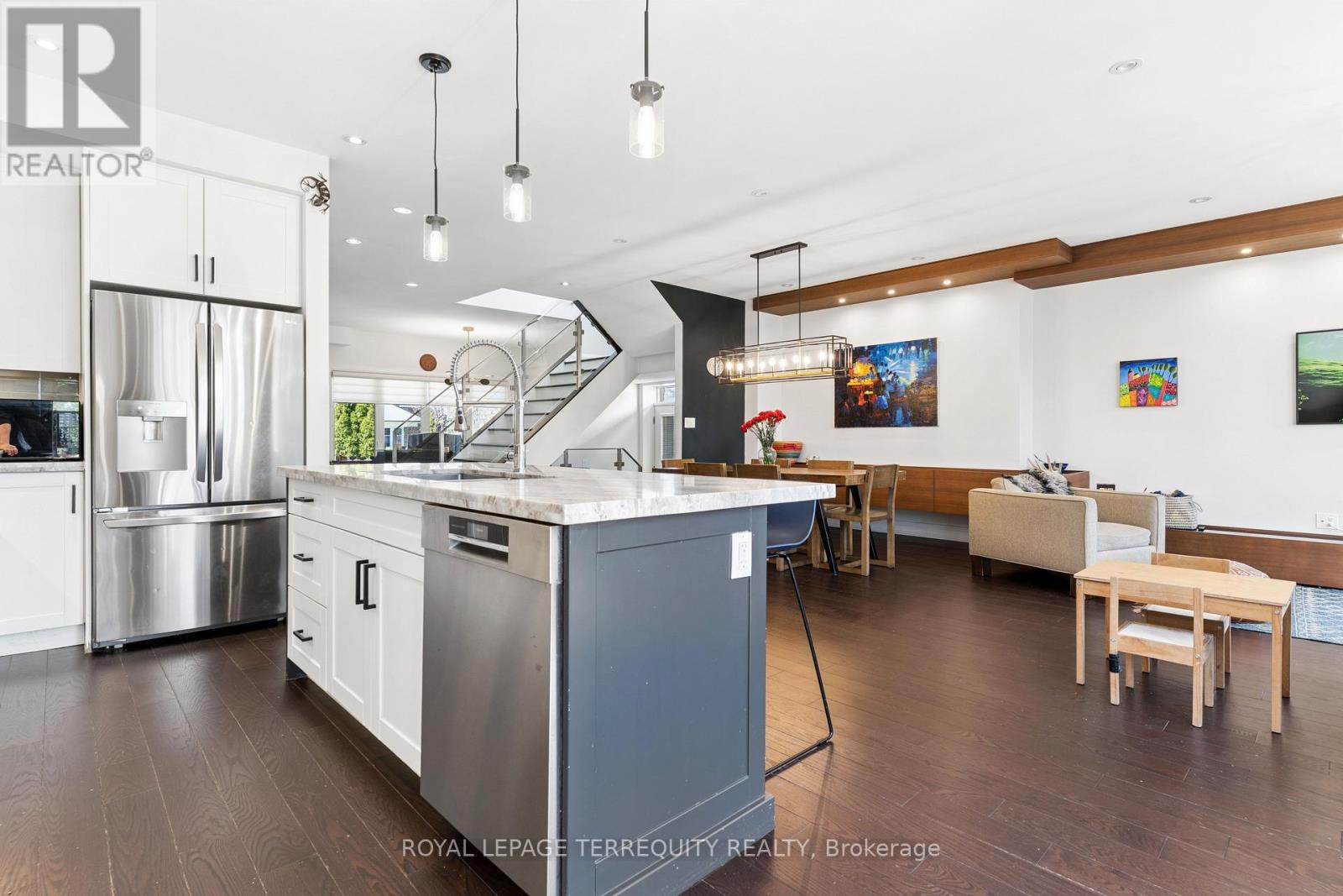 83 Humbercrest Boulevard, Toronto, Ontario M6S 4L2 - Photo 14 - W12990212