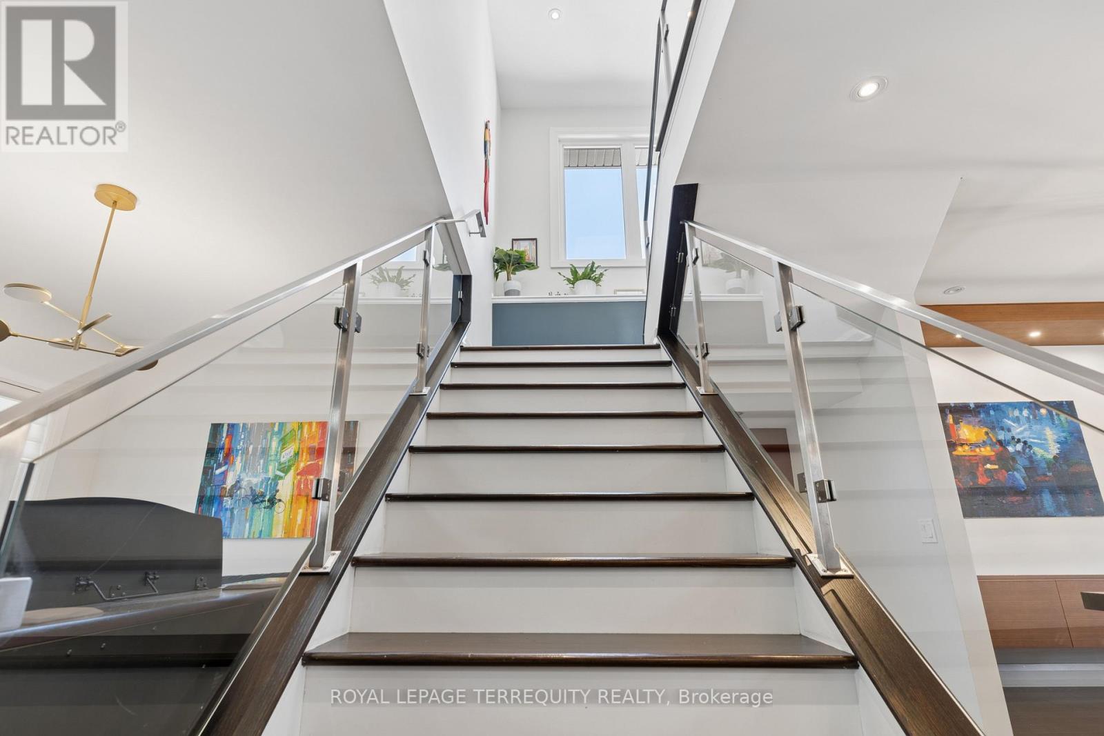 83 Humbercrest Boulevard, Toronto, Ontario M6S 4L2 - Photo 17 - W12990212