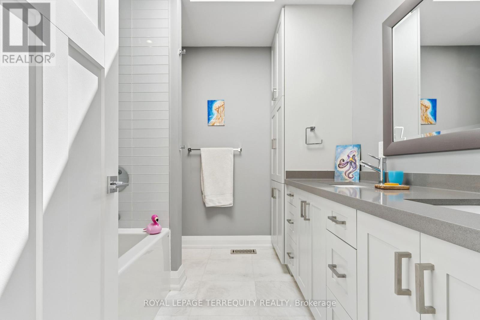 83 Humbercrest Boulevard, Toronto, Ontario M6S 4L2 - Photo 22 - W12990212