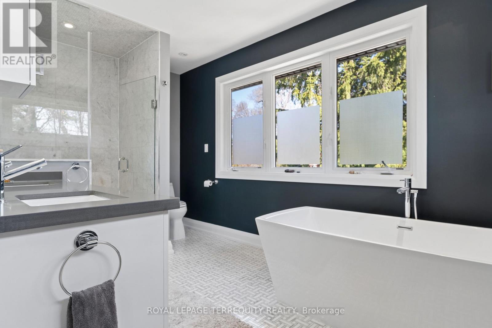 83 Humbercrest Boulevard, Toronto, Ontario M6S 4L2 - Photo 25 - W12990212