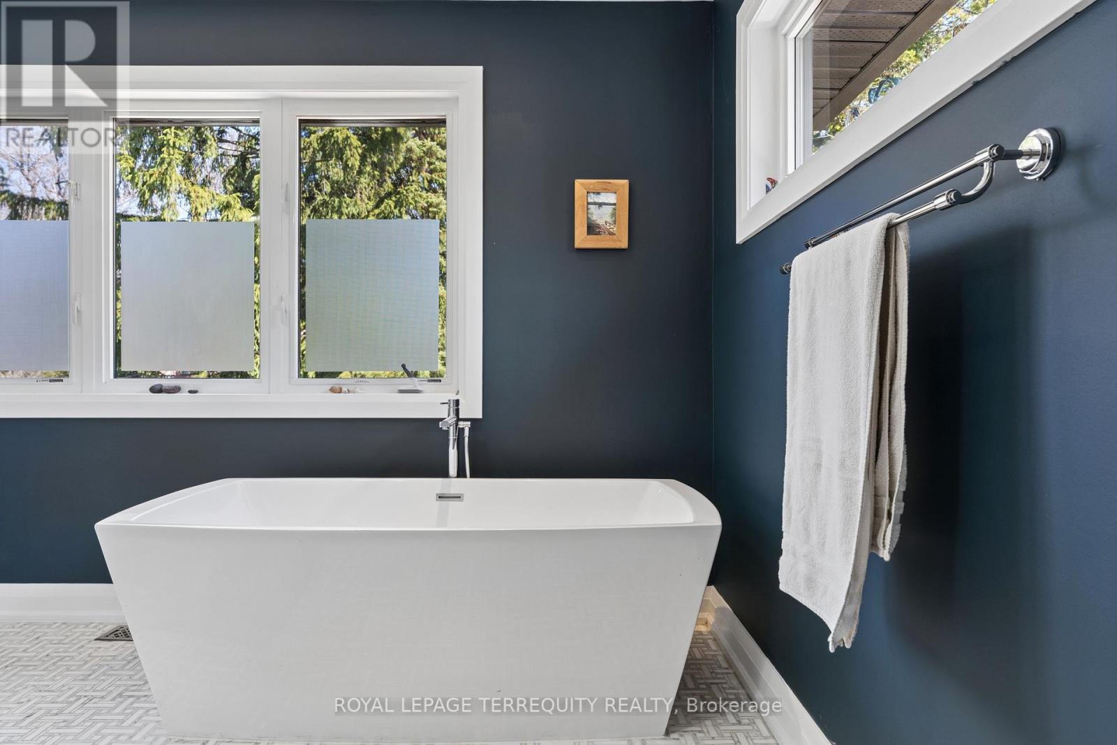 83 Humbercrest Boulevard, Toronto, Ontario M6S 4L2 - Photo 26 - W12990212