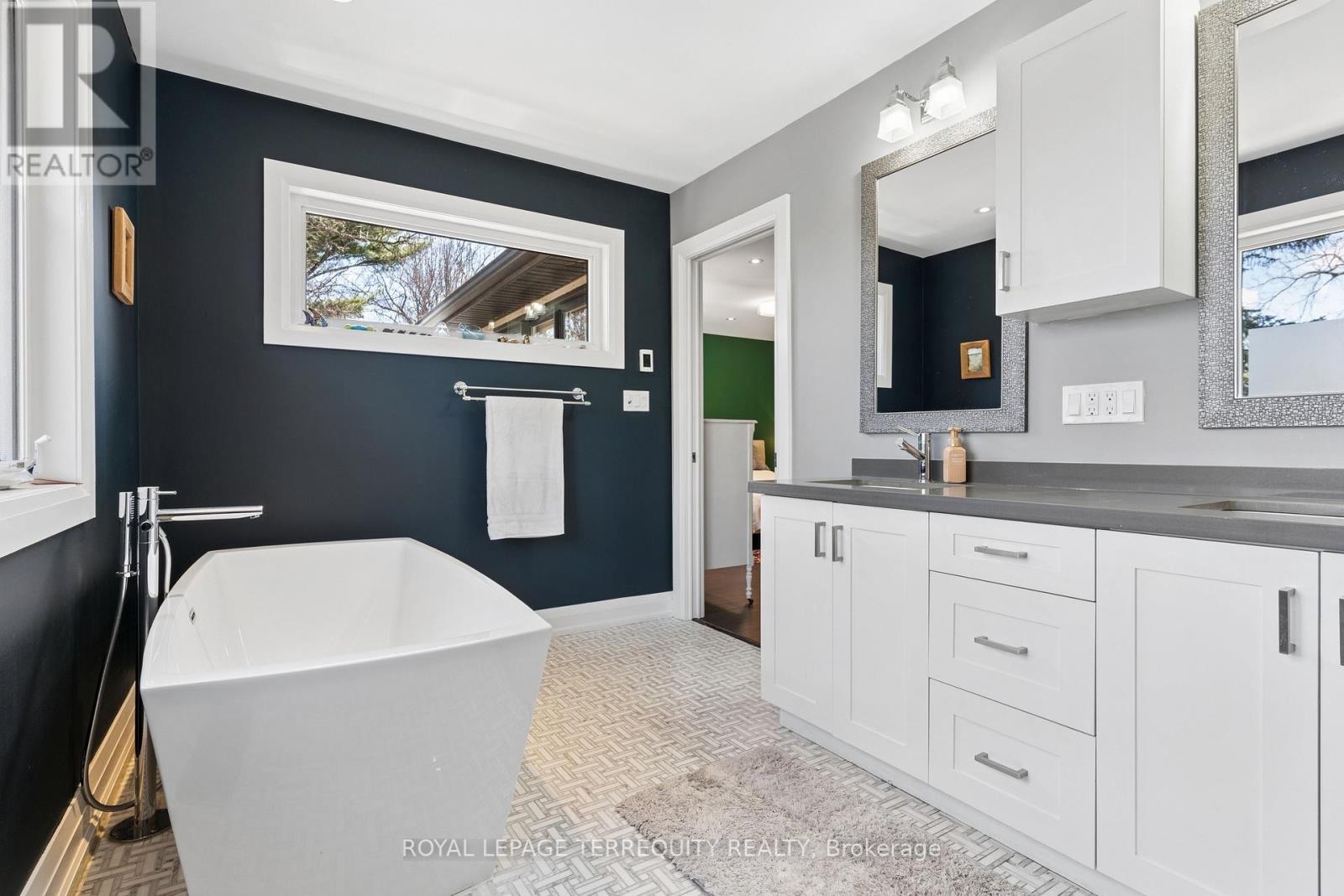 83 Humbercrest Boulevard, Toronto, Ontario M6S 4L2 - Photo 27 - W12990212