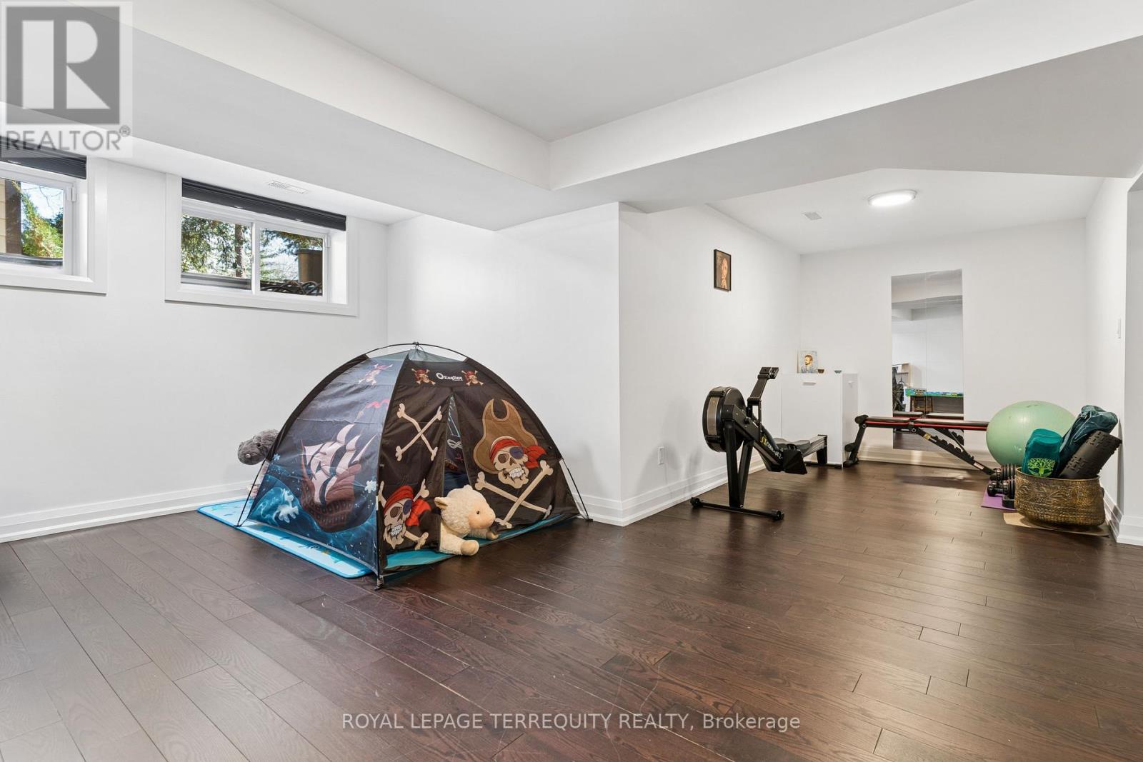 83 Humbercrest Boulevard, Toronto, Ontario M6S 4L2 - Photo 32 - W12990212