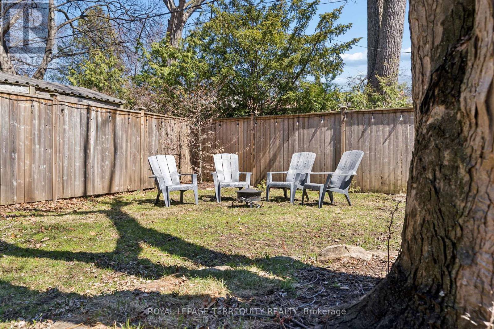 83 Humbercrest Boulevard, Toronto, Ontario M6S 4L2 - Photo 35 - W12990212