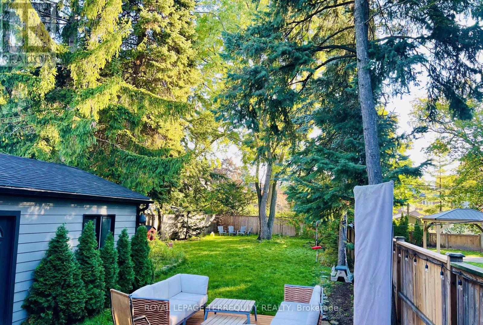 83 Humbercrest Boulevard, Toronto, Ontario M6S 4L2 - Photo 36 - W12990212