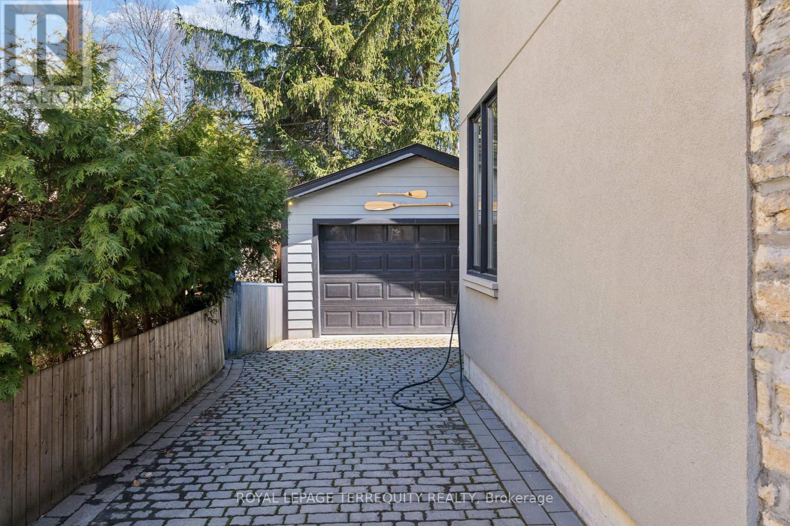 83 Humbercrest Boulevard, Toronto, Ontario M6S 4L2 - Photo 39 - W12990212