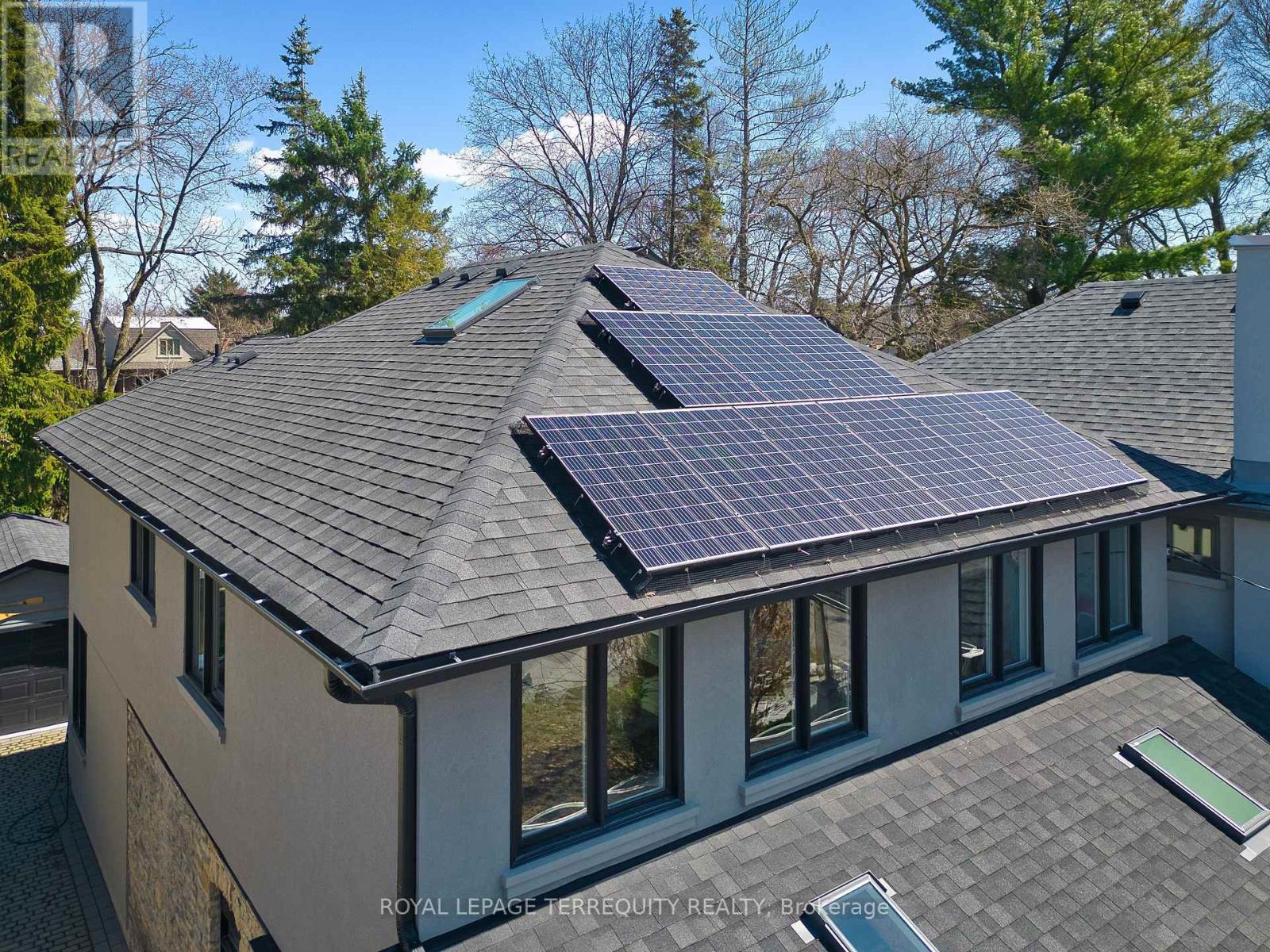 83 Humbercrest Boulevard, Toronto, Ontario M6S 4L2 - Photo 40 - W12990212