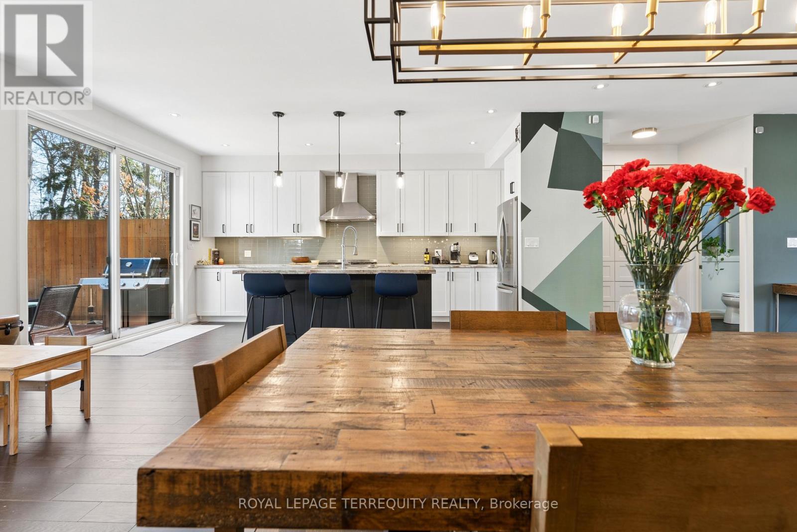 83 Humbercrest Boulevard, Toronto, Ontario M6S 4L2 - Photo 8 - W12990212