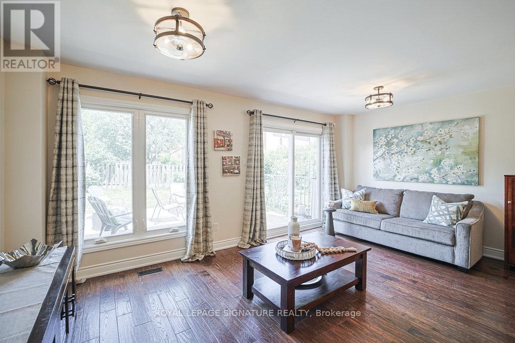 1106 Highgate Place, Mississauga, Ontario  L4W 3H4 - Photo 11 - W12990214