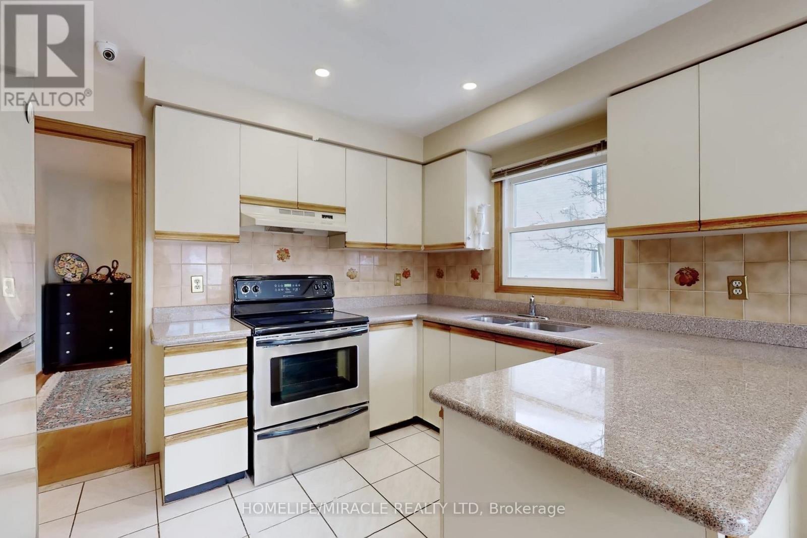 14 Rodwell Court, Brampton, Ontario  L6Y 4G7 - Photo 11 - W12990218