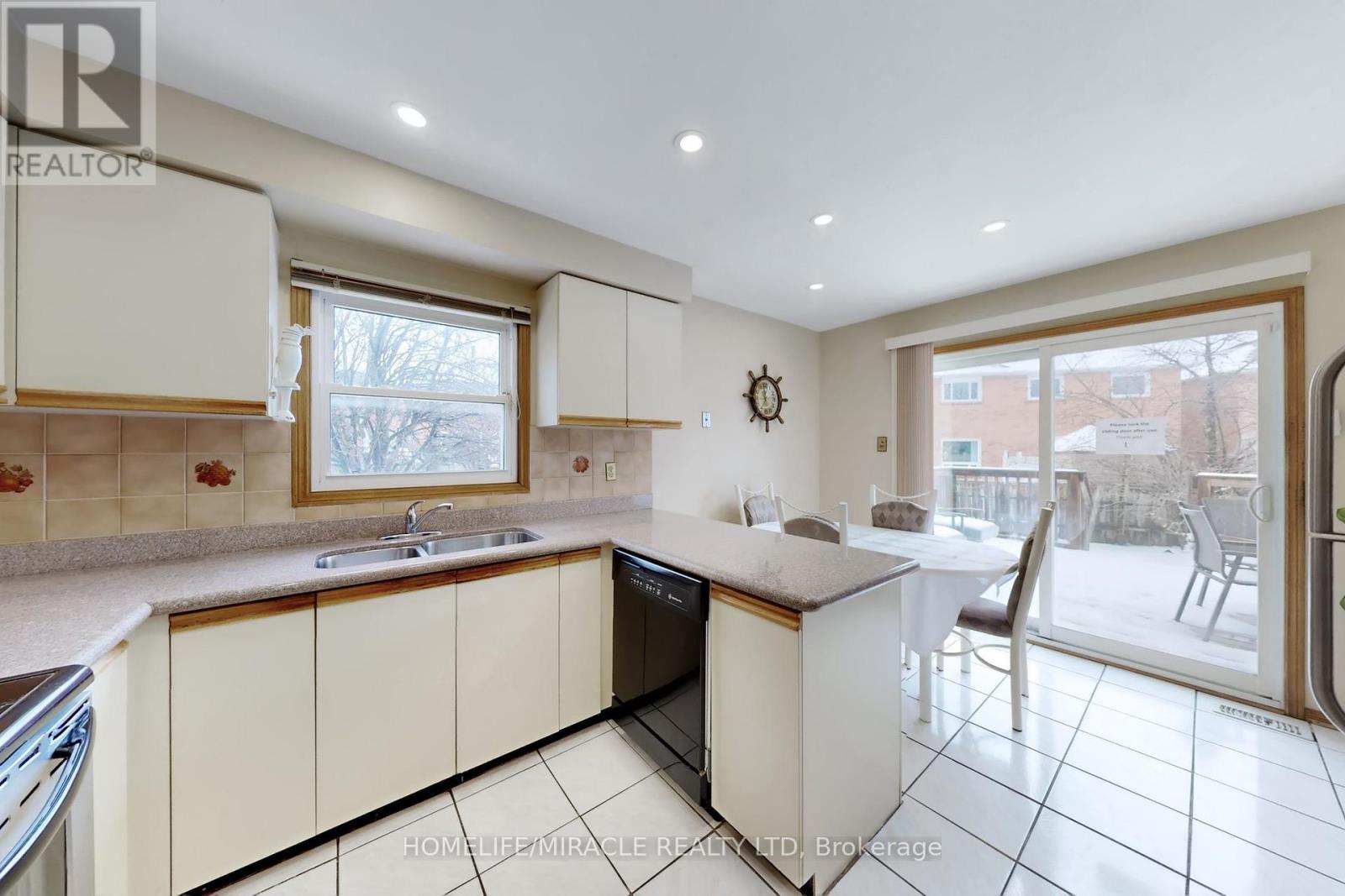 14 Rodwell Court, Brampton, Ontario  L6Y 4G7 - Photo 13 - W12990218