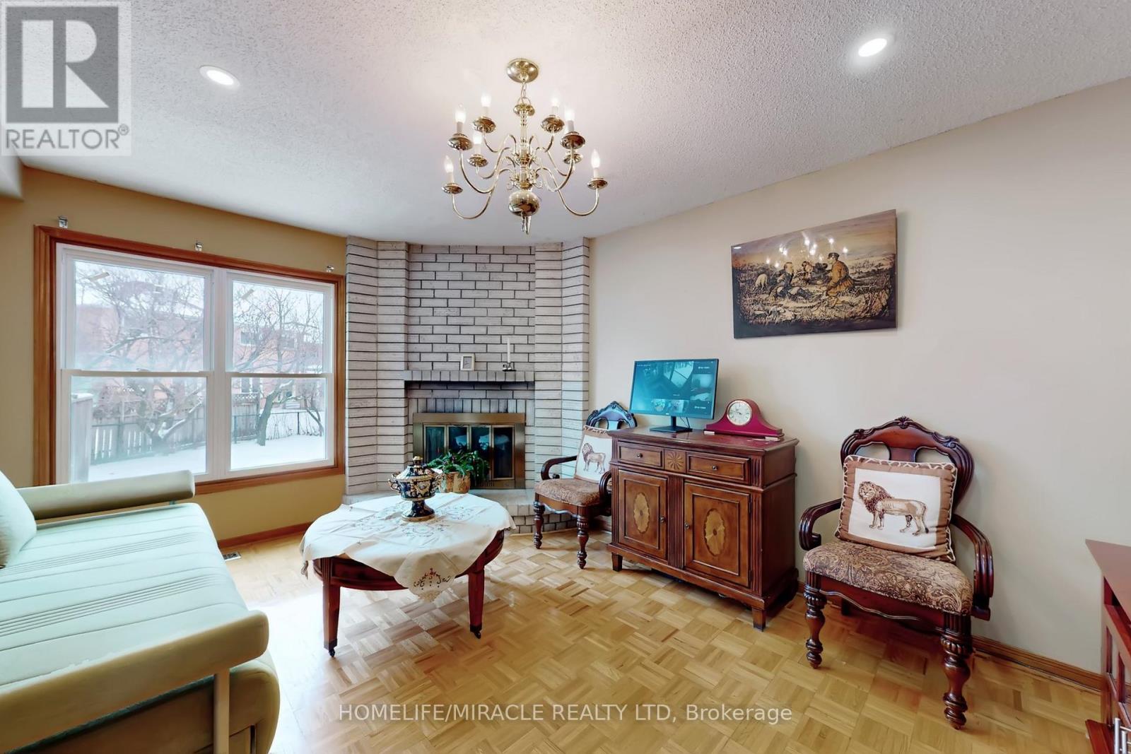 14 Rodwell Court, Brampton, Ontario  L6Y 4G7 - Photo 5 - W12990218