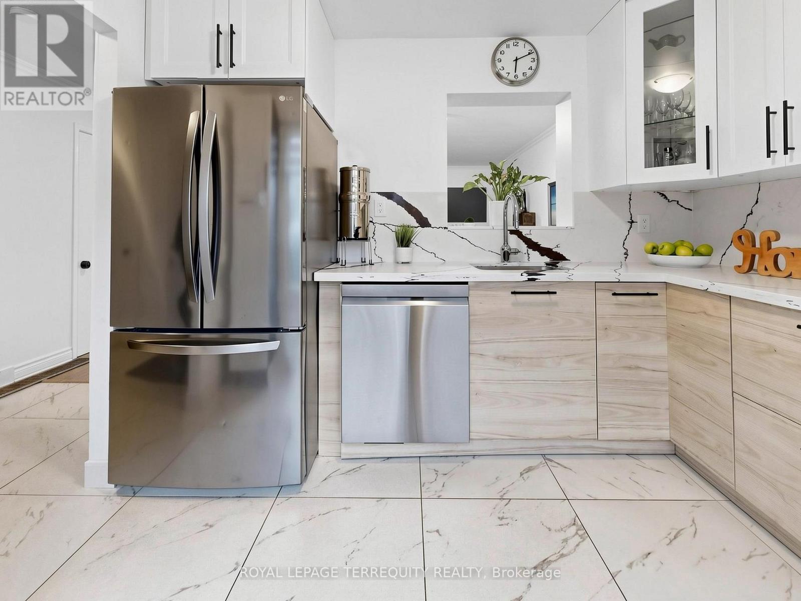 49 - 6730 Falconer Drive, Mississauga, Ontario  L5N 1L5 - Photo 7 - W12990240