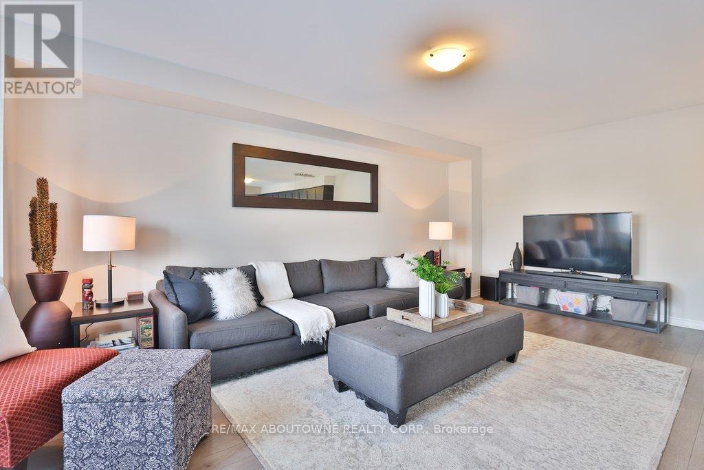 1133 Duignan Crescent, Milton, Ontario  L9E 1C3 - Photo 12 - W12990252