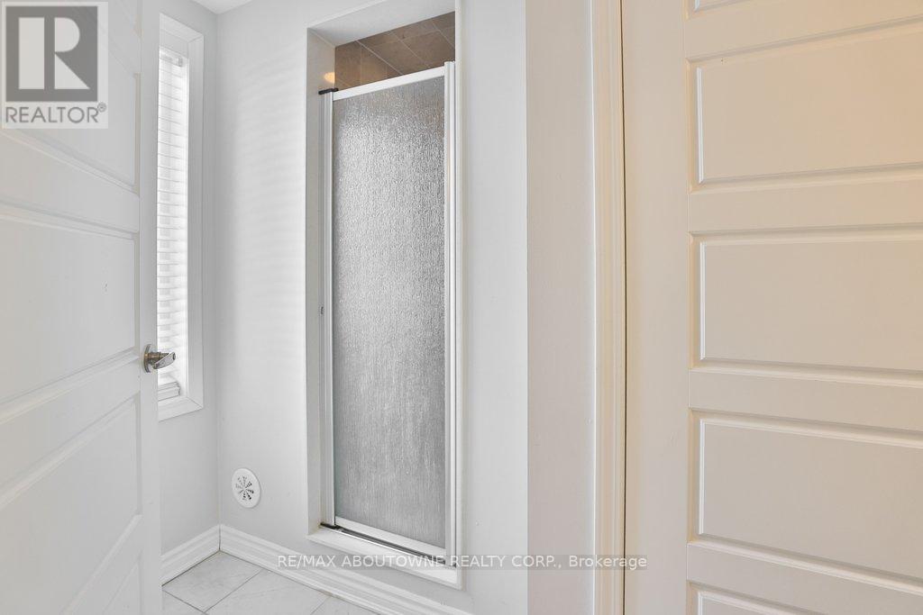 1133 Duignan Crescent, Milton, Ontario  L9E 1C3 - Photo 35 - W12990252