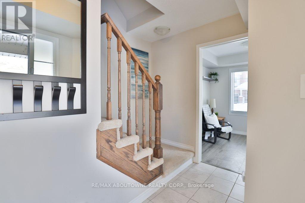 1133 Duignan Crescent, Milton, Ontario  L9E 1C3 - Photo 5 - W12990252