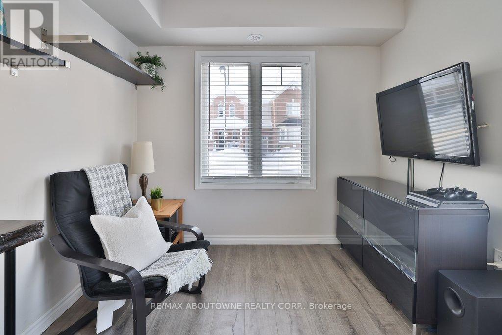 1133 Duignan Crescent, Milton, Ontario  L9E 1C3 - Photo 6 - W12990252