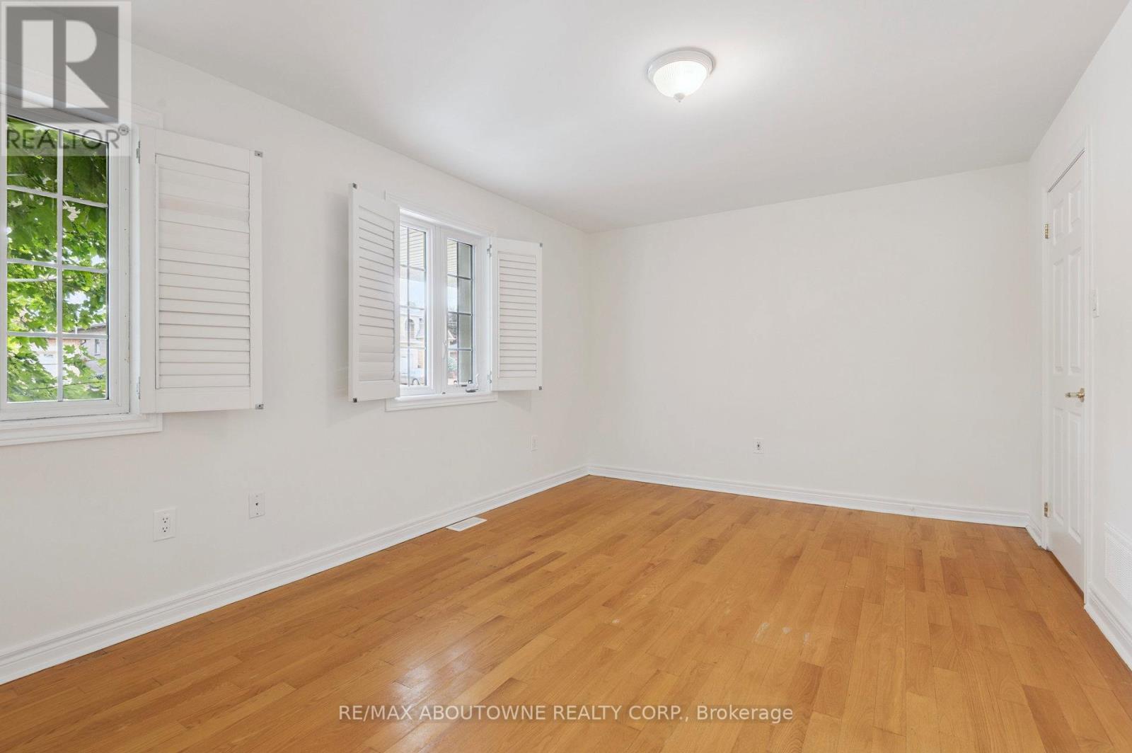 37 Brome Road, Toronto, Ontario  M6L 1T5 - Photo 18 - W12990326