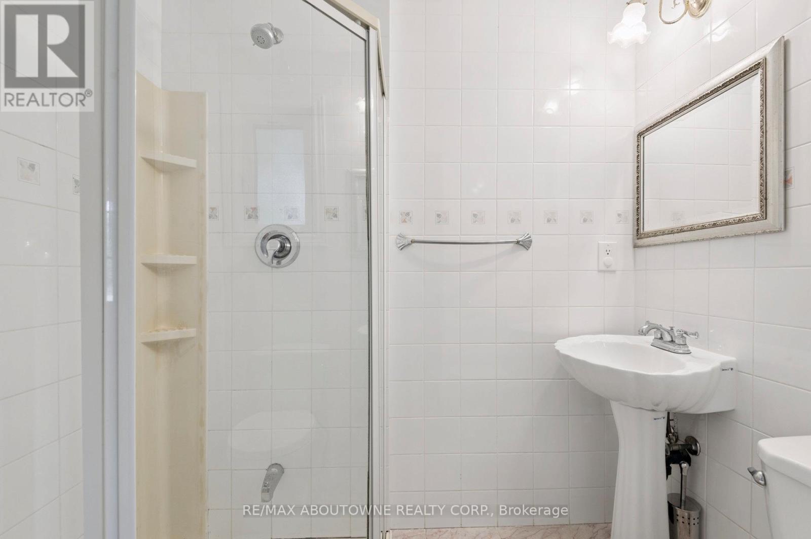 37 Brome Road, Toronto, Ontario  M6L 1T5 - Photo 20 - W12990326