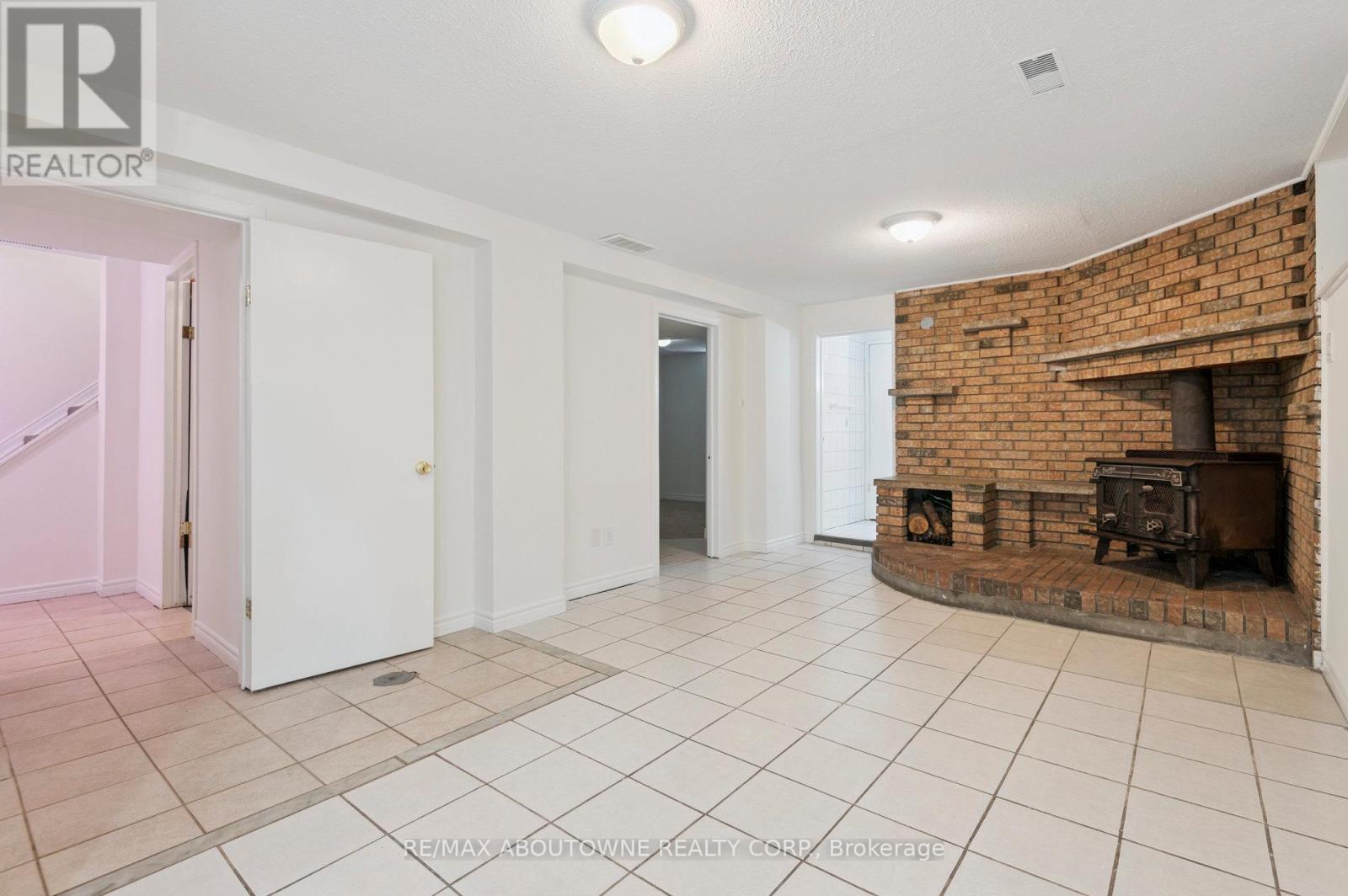 37 Brome Road, Toronto, Ontario  M6L 1T5 - Photo 28 - W12990326