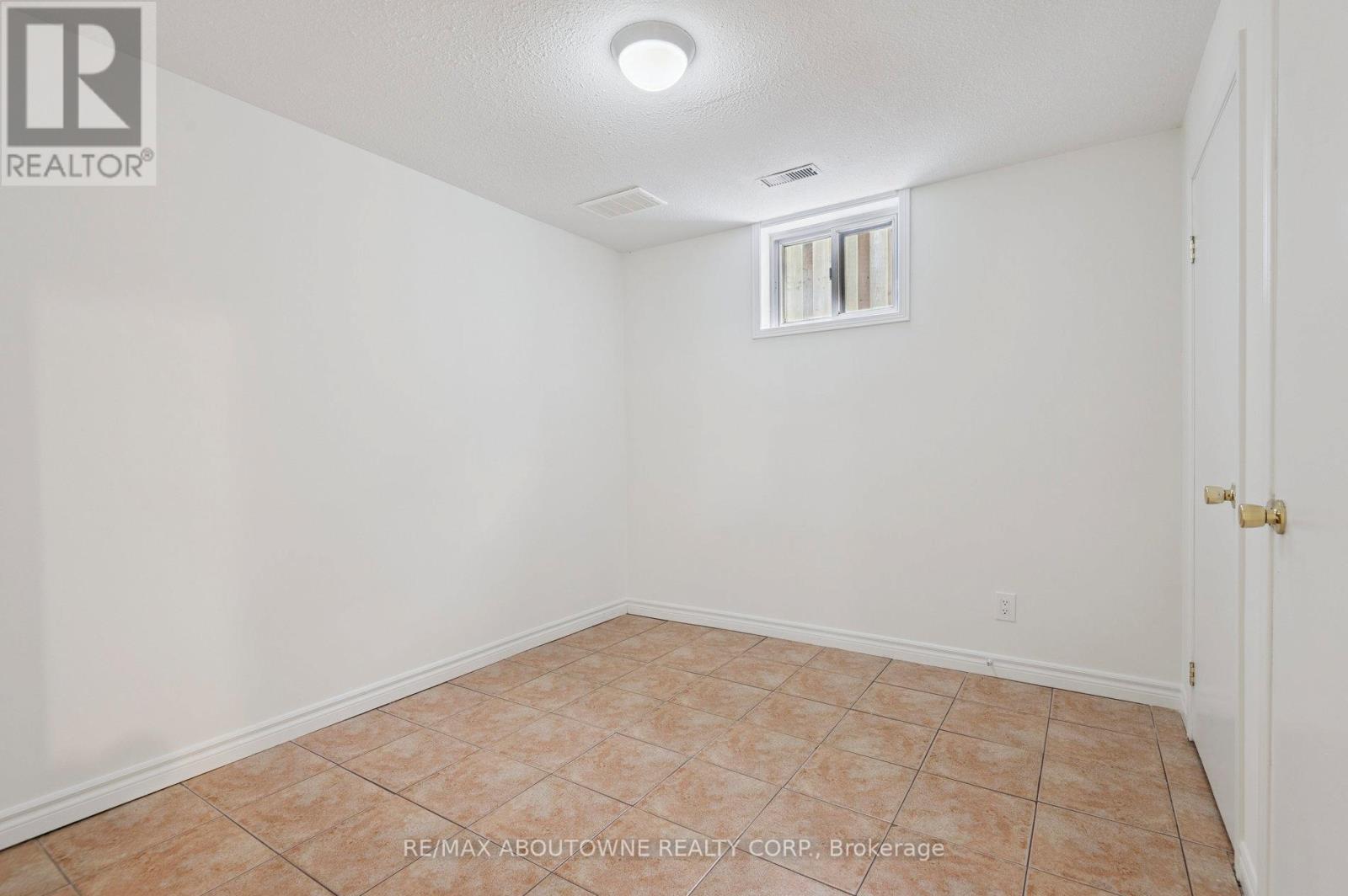 37 Brome Road, Toronto, Ontario  M6L 1T5 - Photo 30 - W12990326