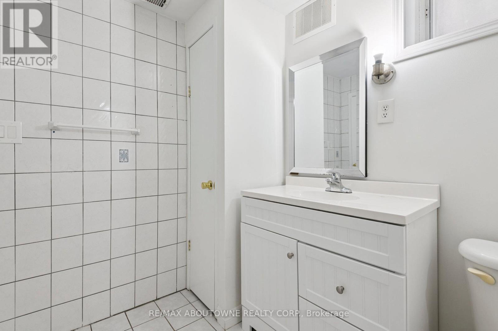 37 Brome Road, Toronto, Ontario  M6L 1T5 - Photo 36 - W12990326