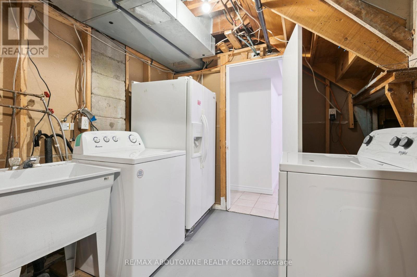 37 Brome Road, Toronto, Ontario  M6L 1T5 - Photo 37 - W12990326