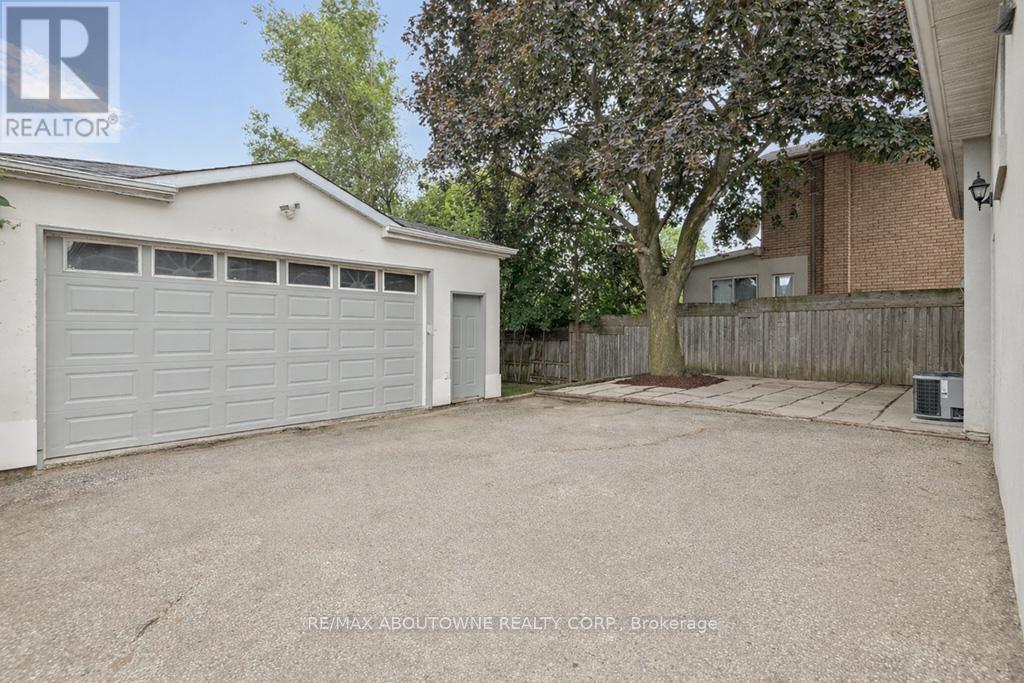 37 Brome Road, Toronto, Ontario  M6L 1T5 - Photo 40 - W12990326