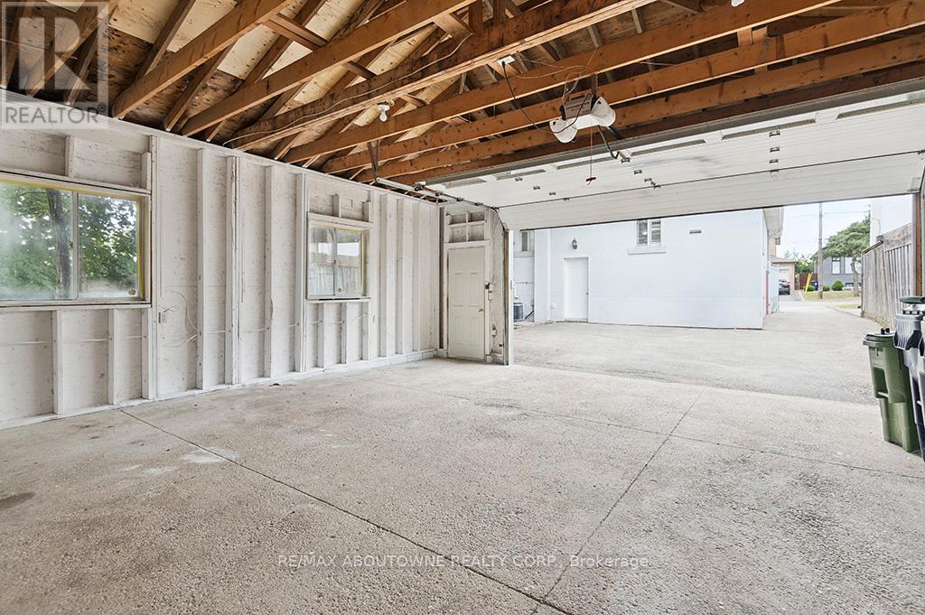 37 Brome Road, Toronto, Ontario  M6L 1T5 - Photo 41 - W12990326