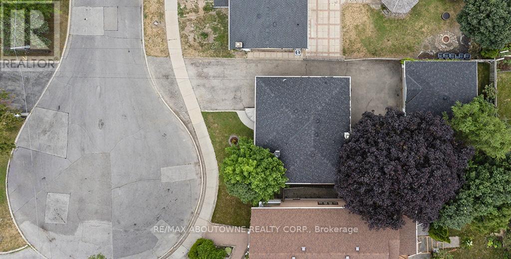 37 Brome Road, Toronto, Ontario  M6L 1T5 - Photo 47 - W12990326