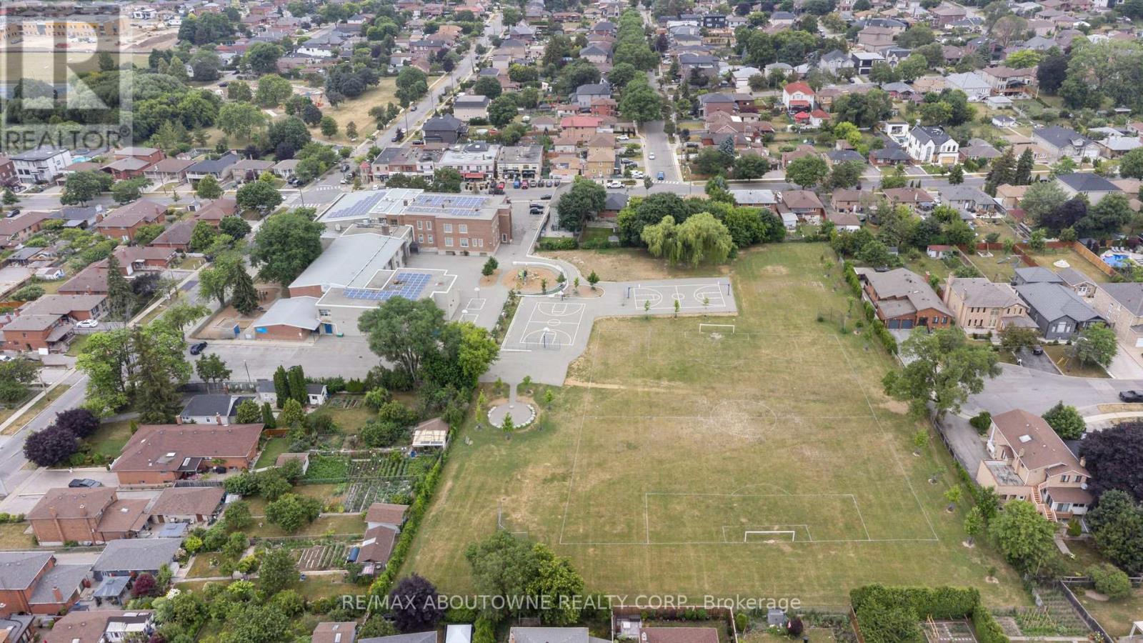 37 Brome Road, Toronto, Ontario  M6L 1T5 - Photo 49 - W12990326