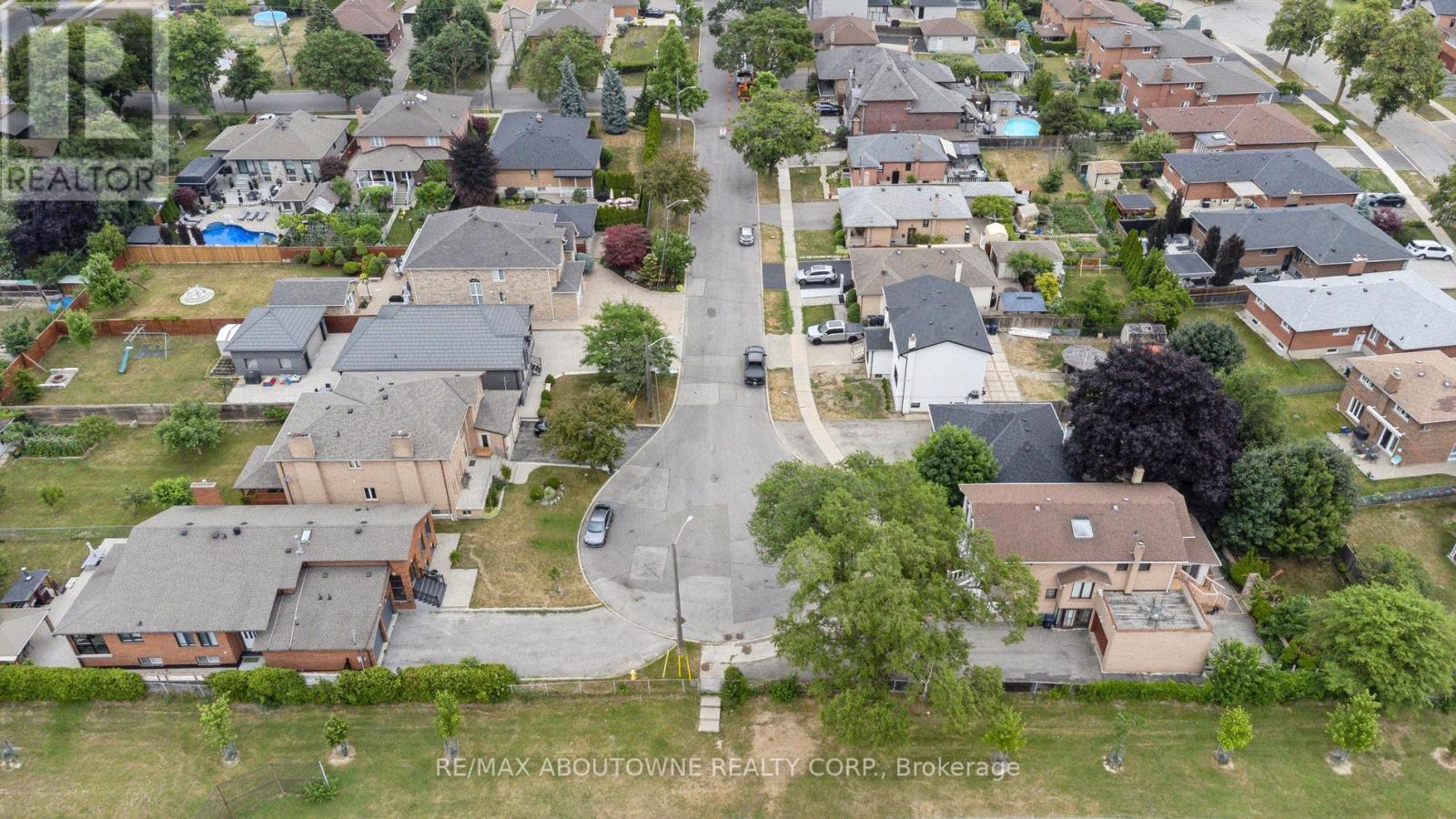 37 Brome Road, Toronto, Ontario  M6L 1T5 - Photo 50 - W12990326