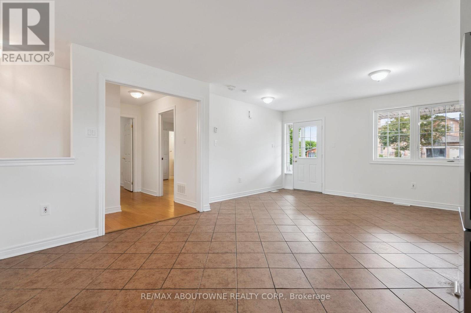 37 Brome Road, Toronto, Ontario  M6L 1T5 - Photo 8 - W12990326