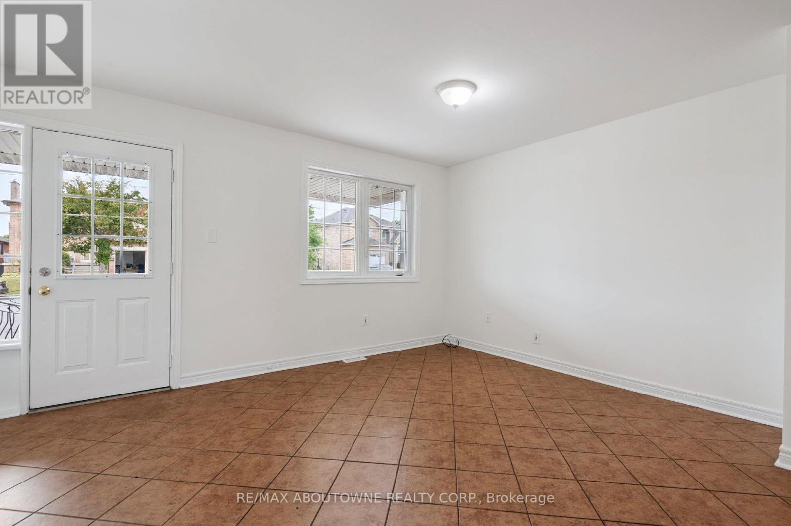 37 Brome Road, Toronto, Ontario  M6L 1T5 - Photo 9 - W12990326