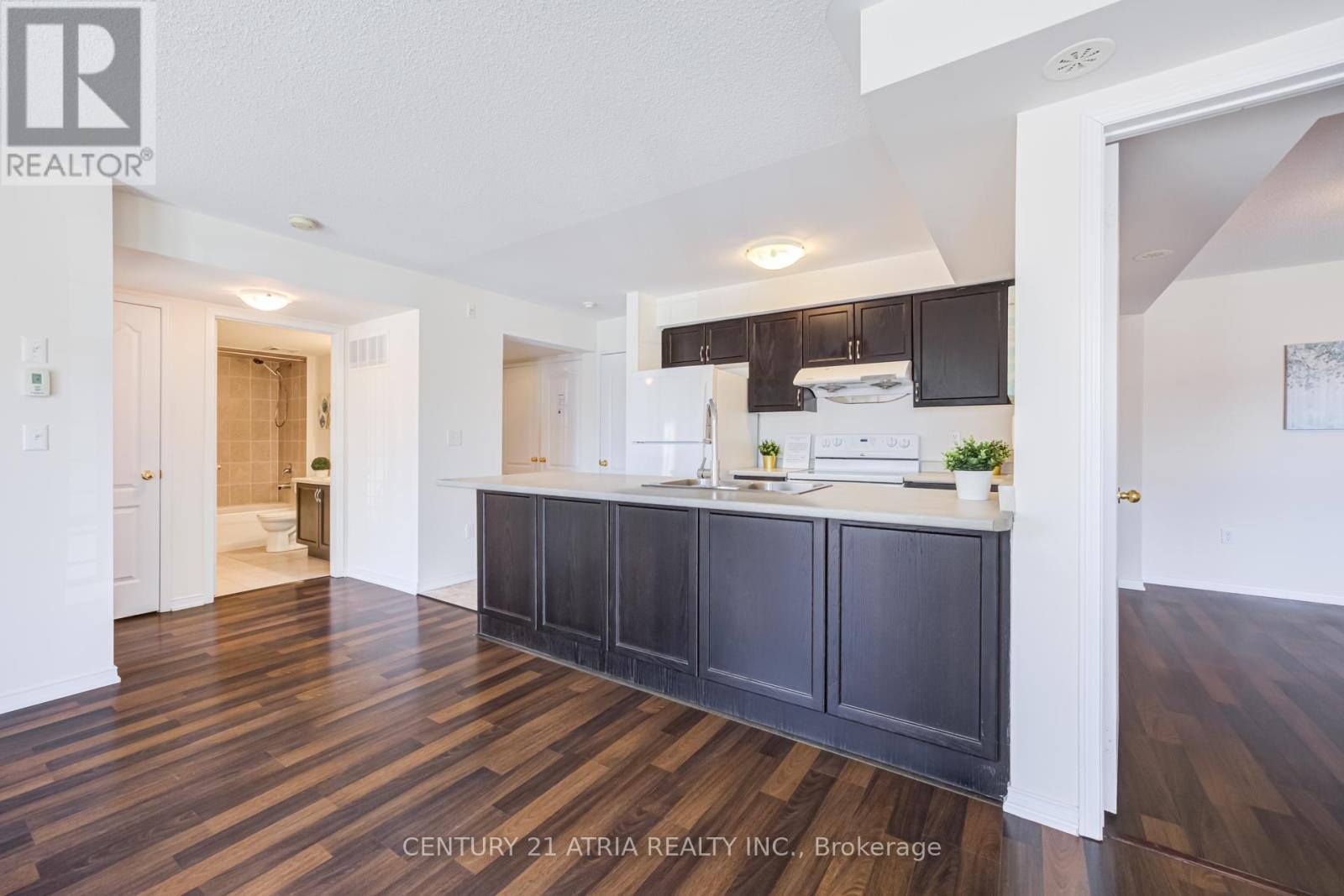 5 - 129 Isaac Devins Boulevard, Toronto, Ontario  M9M 0C4 - Photo 10 - W12990332