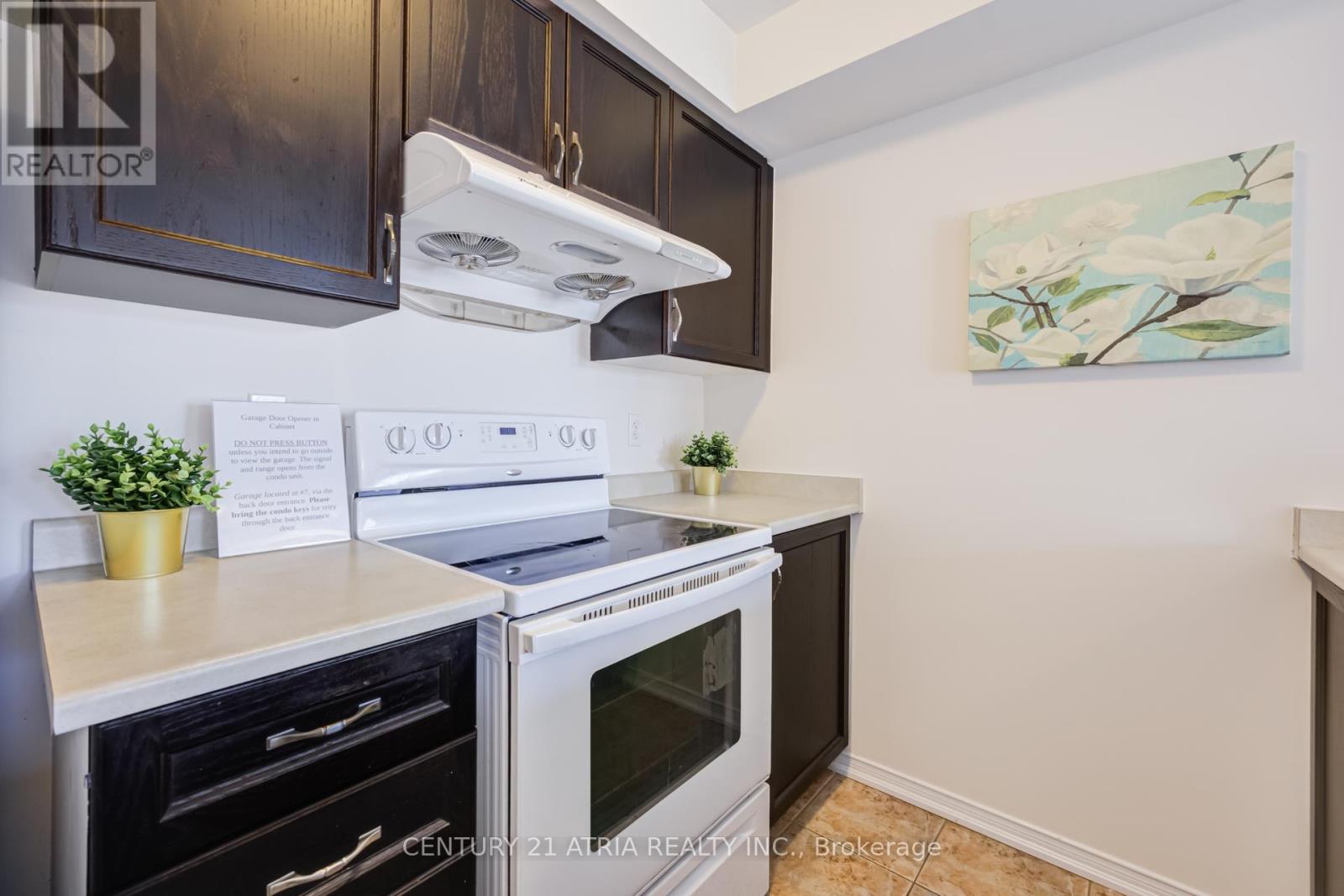 5 - 129 Isaac Devins Boulevard, Toronto, Ontario  M9M 0C4 - Photo 5 - W12990332