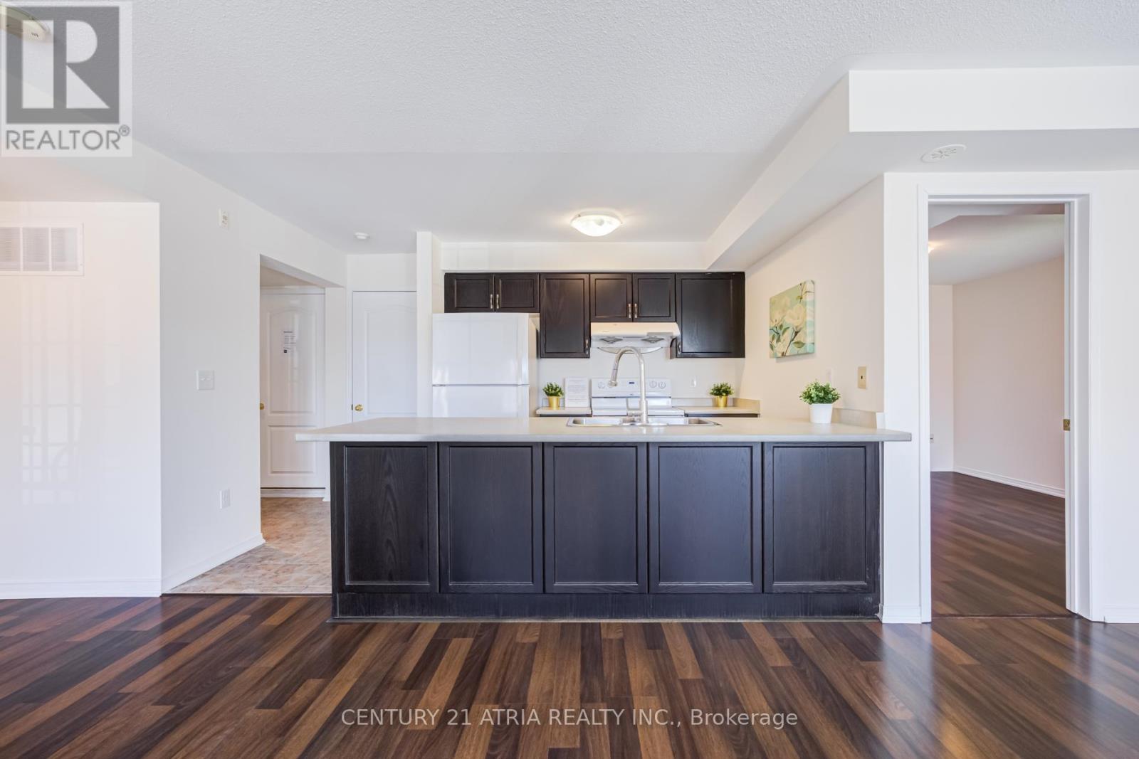 5 - 129 Isaac Devins Boulevard, Toronto, Ontario  M9M 0C4 - Photo 9 - W12990332