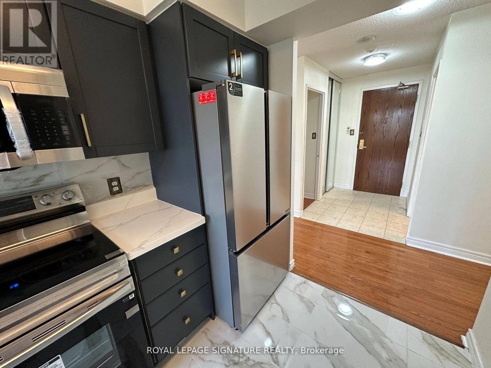 1803 - 156 Enfield Place, Mississauga, Ontario  L5B 4L8 - Photo 10 - W12990344