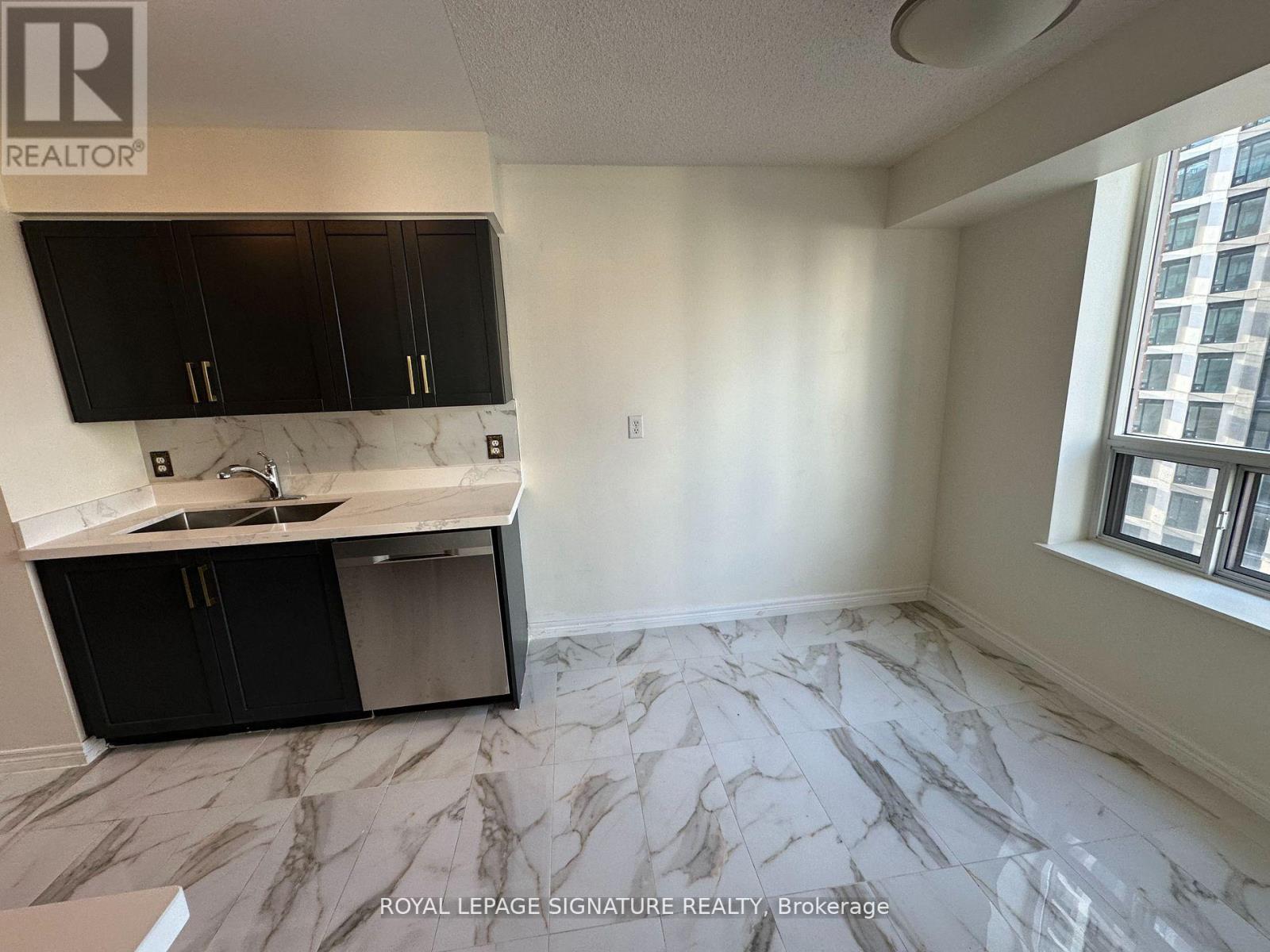 1803 - 156 Enfield Place, Mississauga, Ontario  L5B 4L8 - Photo 13 - W12990344