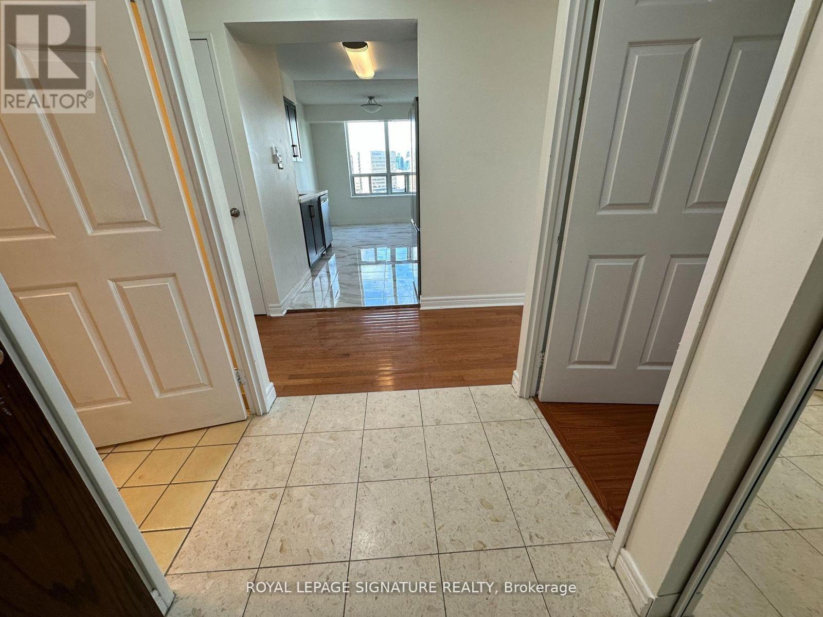 1803 - 156 Enfield Place, Mississauga, Ontario  L5B 4L8 - Photo 6 - W12990344