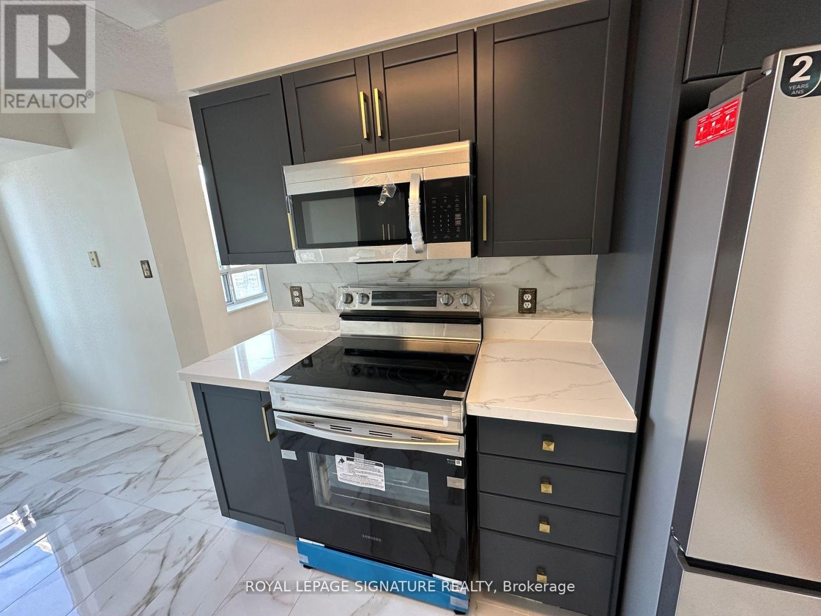 1803 - 156 Enfield Place, Mississauga, Ontario  L5B 4L8 - Photo 9 - W12990344