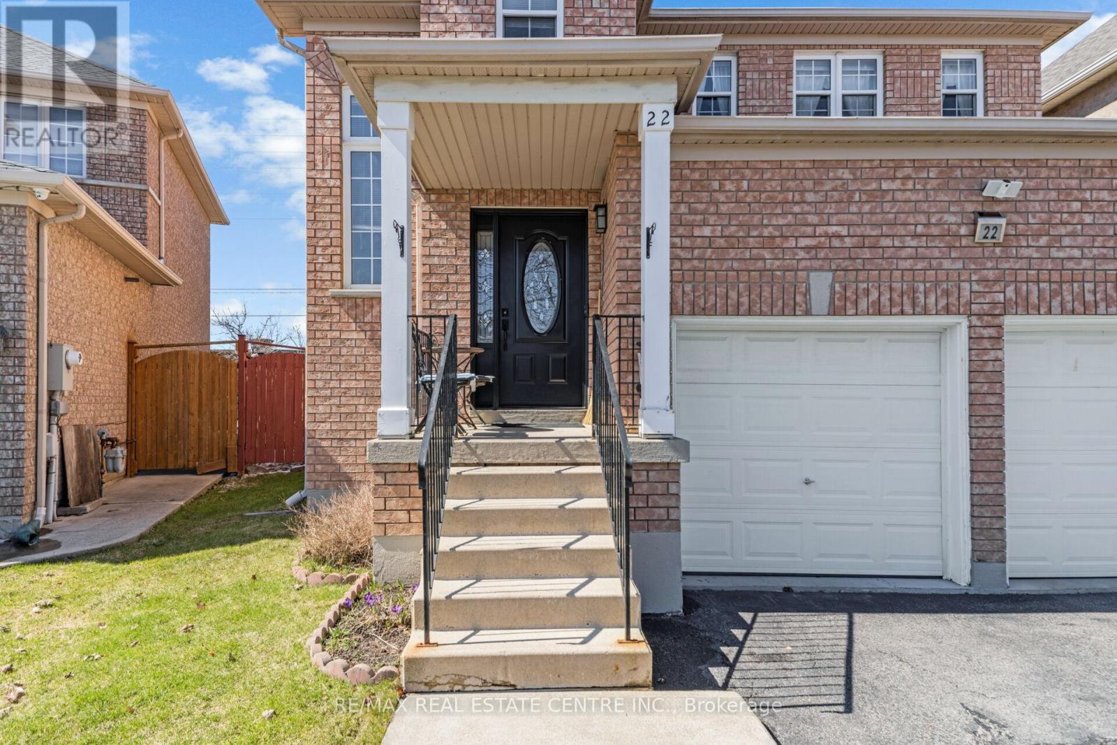 22 Mistycreek Crescent, Brampton, Ontario  L7A 3E8 - Photo 4 - W12990384